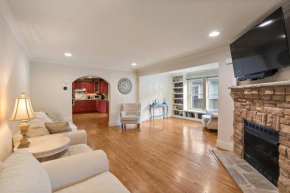 Single Story Fully Fenced Pet Friendly Bungalow in the Arts District